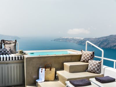 360° Caldera view Villa with hot tub & sea view