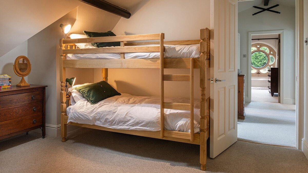 The Old Chapel – Family friendly – Slad Valley gallery image 5