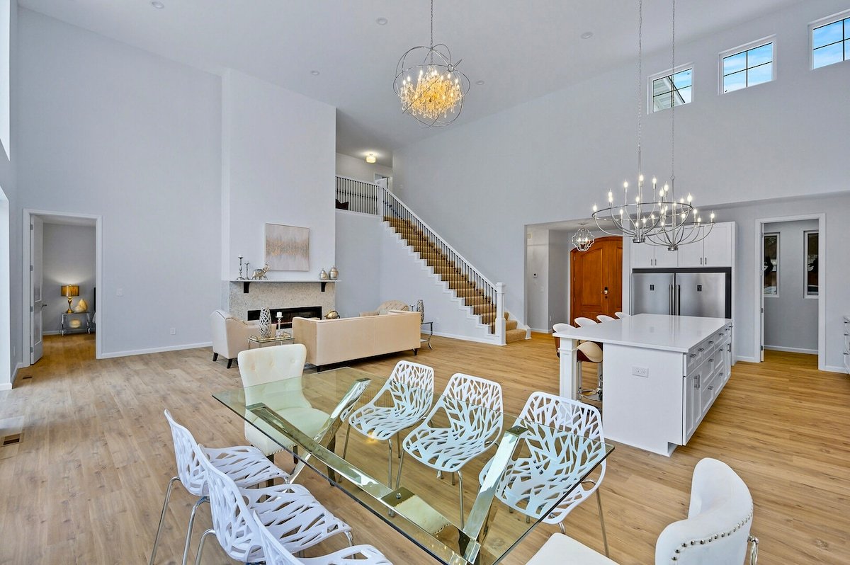 Stunning Elegant Retreat. Central. New home! gallery image 4