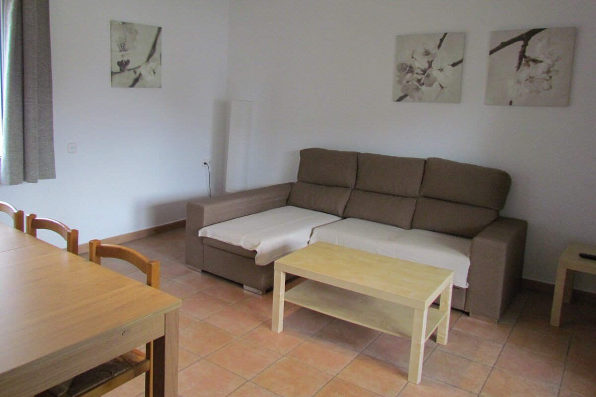 Apartament amb terrassa, piscina i aparcament gallery image 5