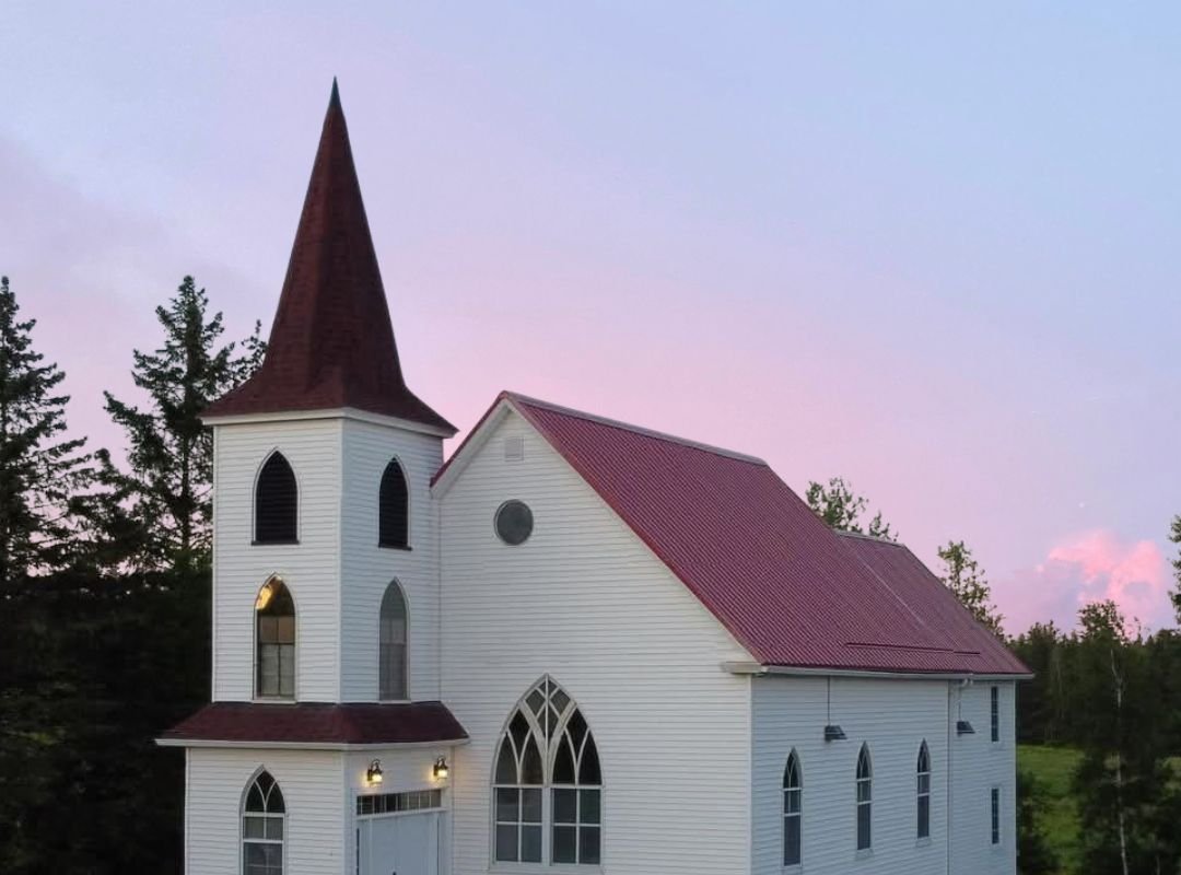 Jone’s Brook Cottage: BBQ-Pool-Table-Firepit-AC gallery image 2