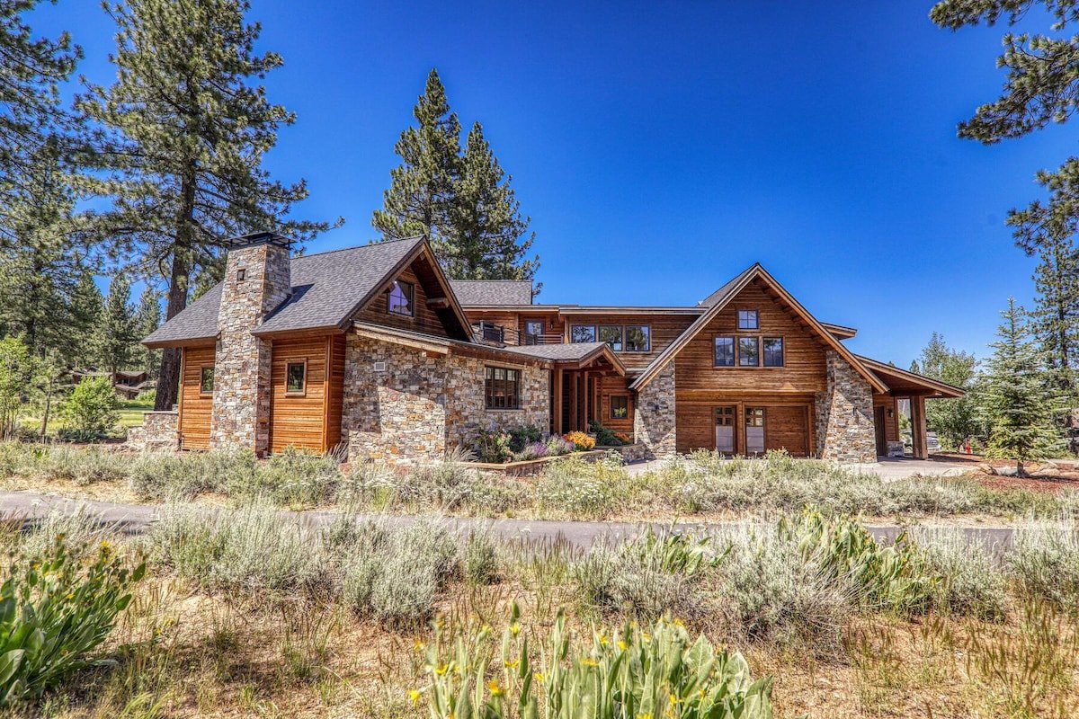 Schaffer’s Mill Luxury Home, Hot Tub, Golf & Mount