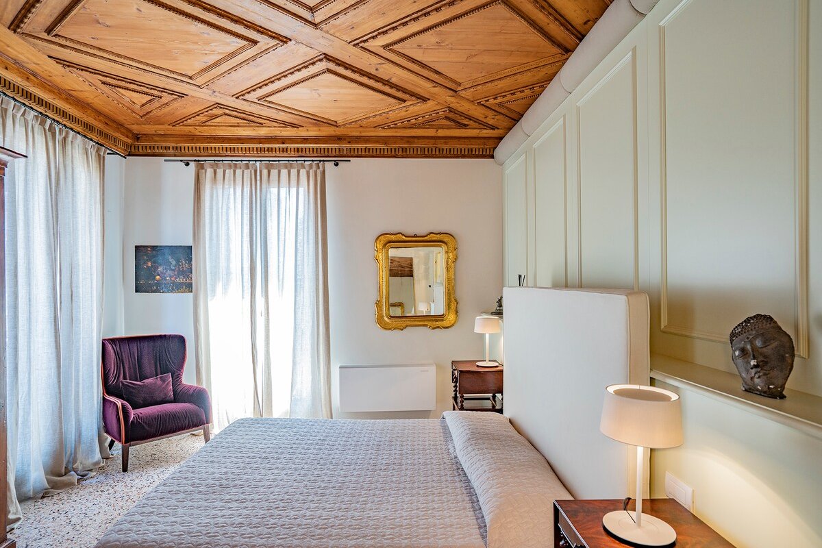 Sartor Apartment with Canal View and Private Court gallery image 4