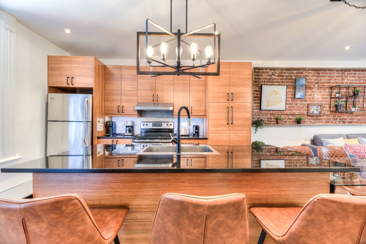 SD1B Elegant Plateau Retreat on Saint-Denis gallery image 3