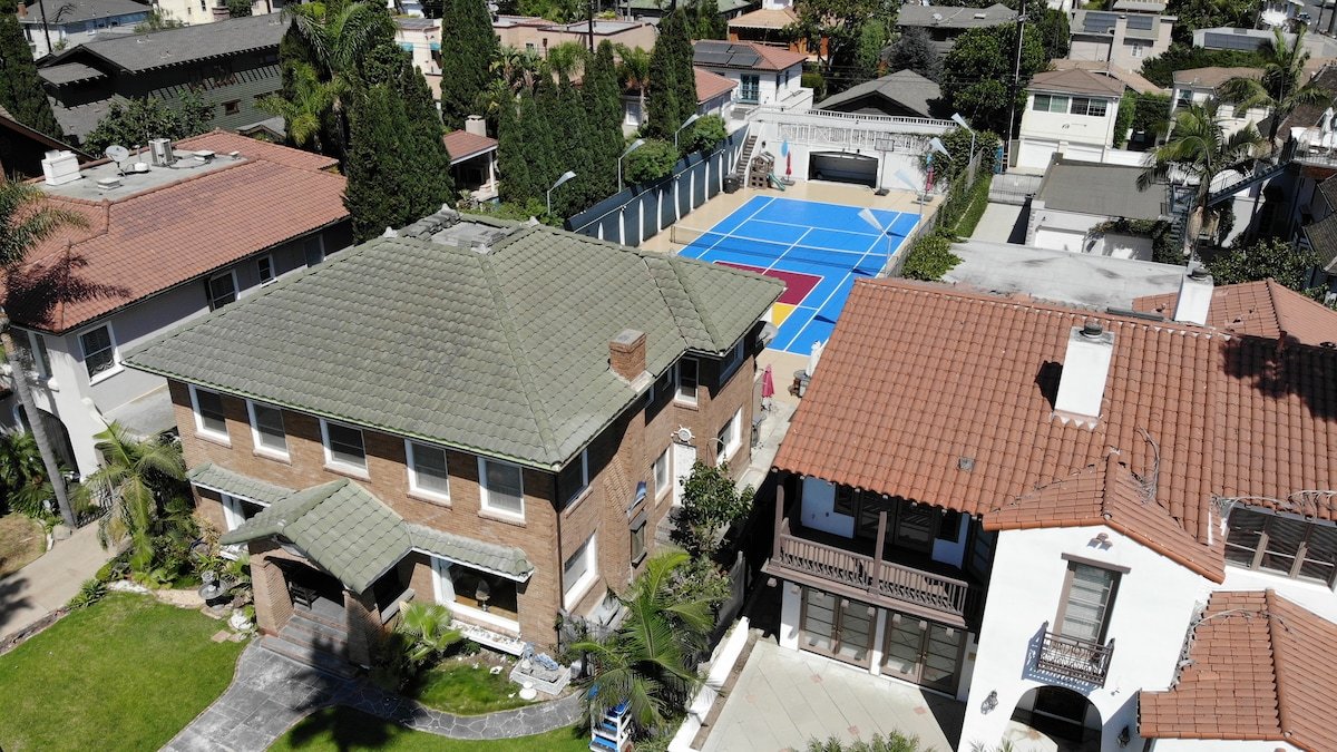 Ocean house, full size Tennis court & Pickleball. gallery image 3