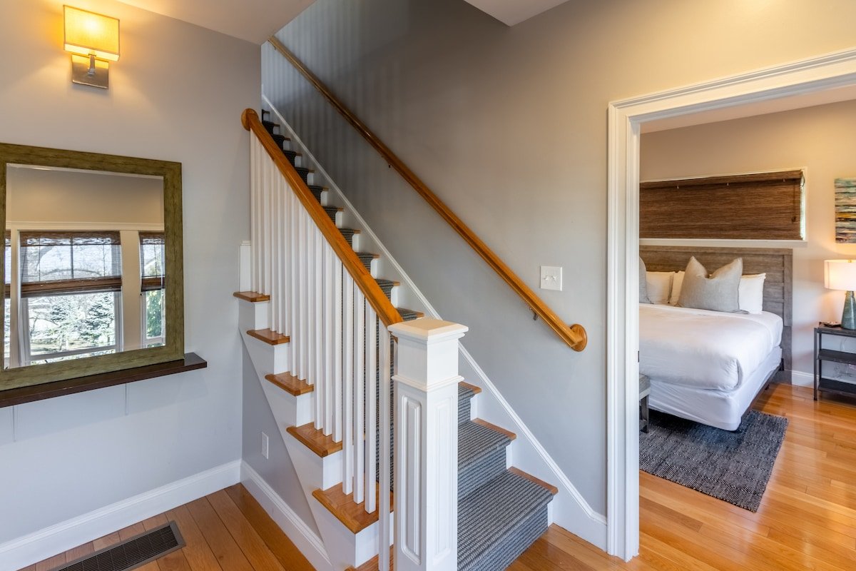 Elegant Home, 7 Mins to Castle Hill & Ocean Cliff gallery image 3