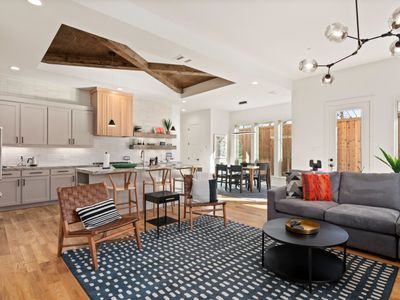 SMU Sophisticated Home Retreat – Center of Dallas