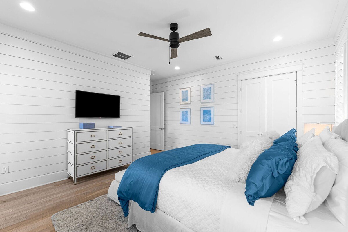 Stunning Watercolor Home Close to Beach or Seaside gallery image 3