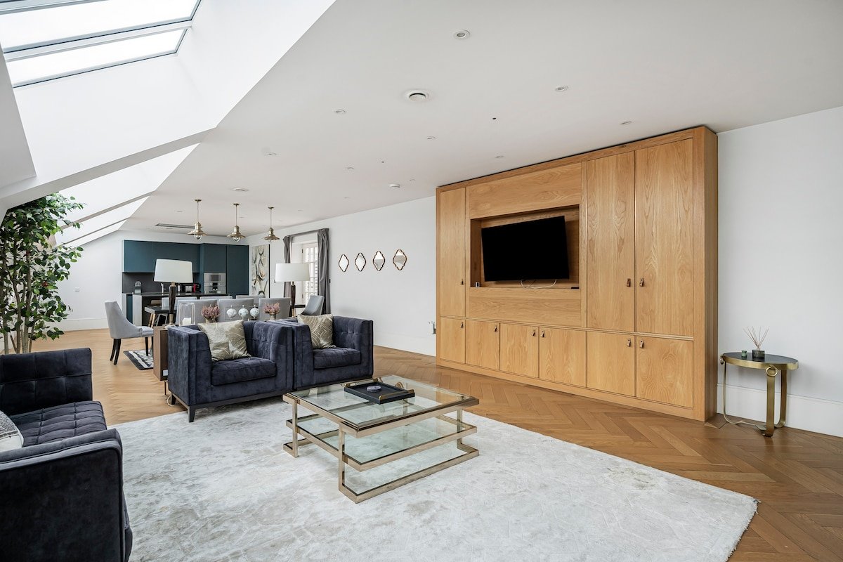 Luxury 3-Bed in Covent Garden, Stunning Views gallery image 2