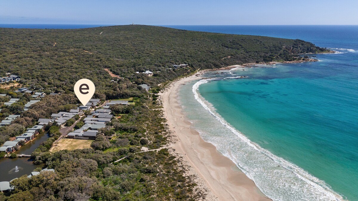 Bunker Bayhouse—Your Ideal Escape by the Beach gallery image 5