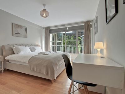 Central Chelsea Sloane Square Apt w/ Roof Terrace