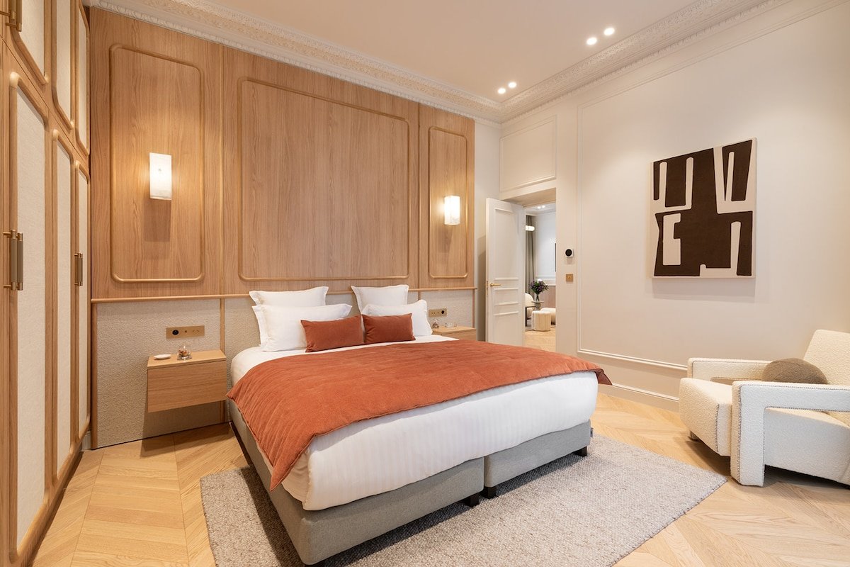 A Sophisticated 2-BR/2Ba with Services in Louvre gallery image 3