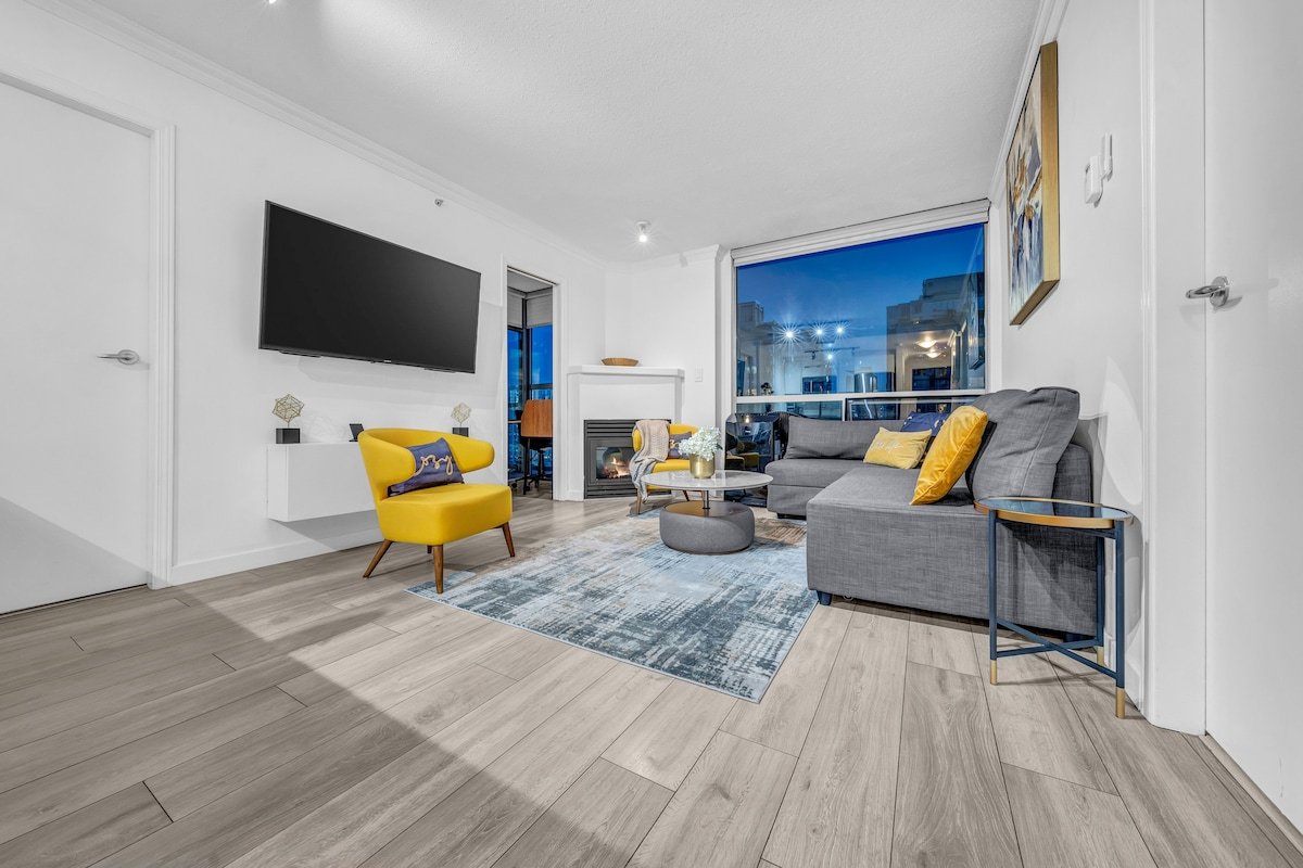 In the ❤ of Yaletown 2Bdrm/2Bath . Pool Sauna Gym gallery image 2