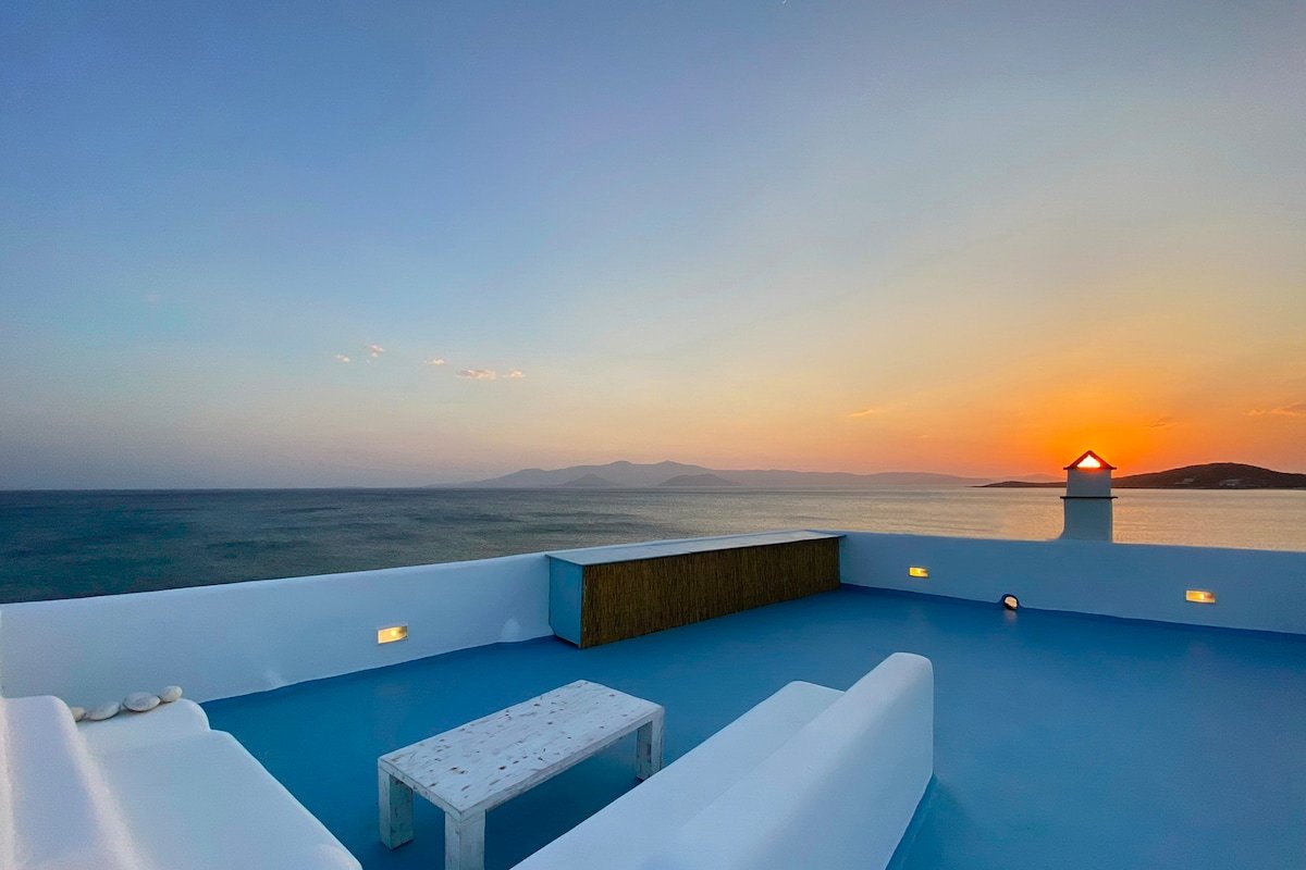 Unique Beachfront Cycladic Villa @ Agios Prokopios gallery image 4