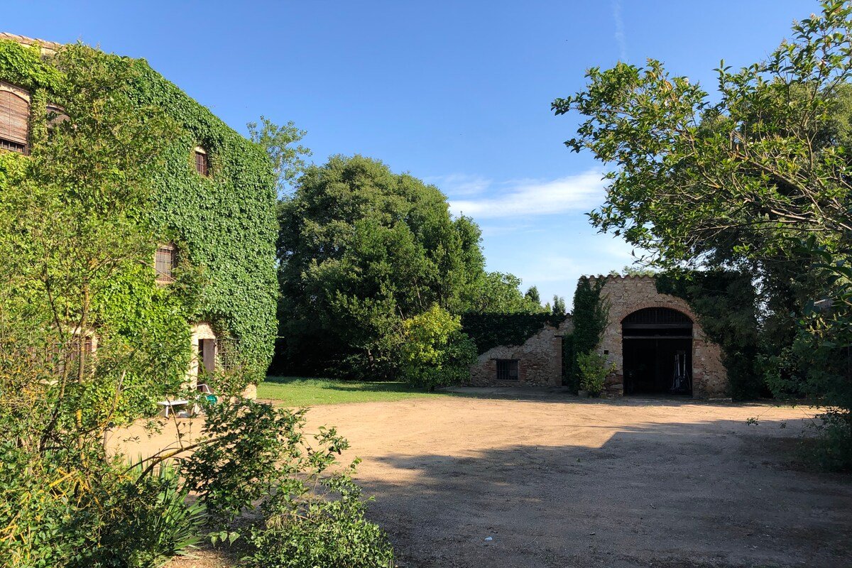 Costa Brava. Mas, grand jardin, piscine, Ampurdán gallery image 3