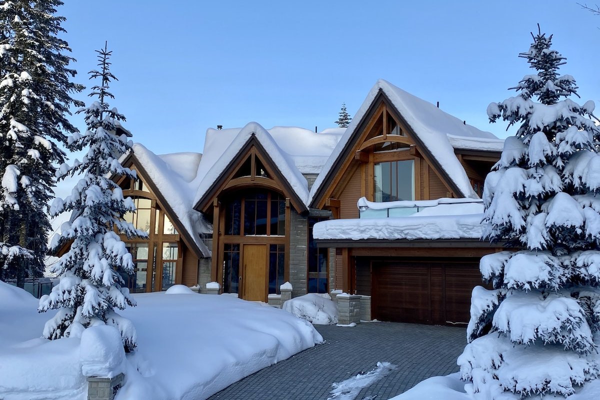 Mountain home w/ ski access & hot tub