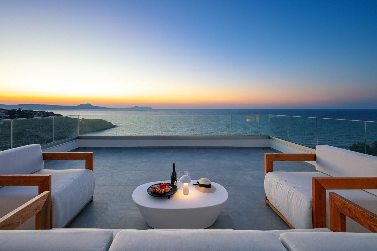 Unwind with Panoramic Sea Views – by etouri gallery image 5