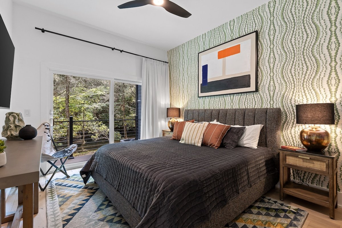 lA Rare Holiday Opening at Driftwood Rapids Villa! gallery image 2