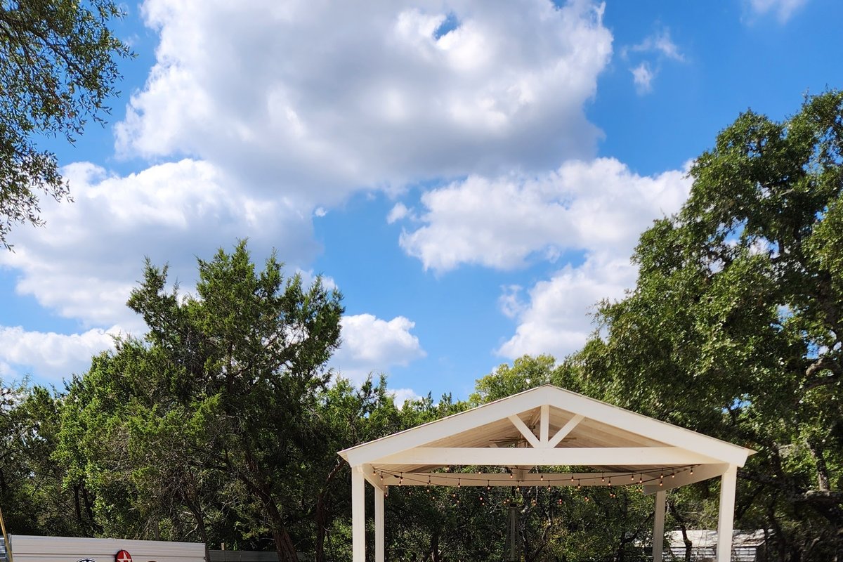 Huge Pool | Sleeps 15 | Southwest ATX | 2 Acres