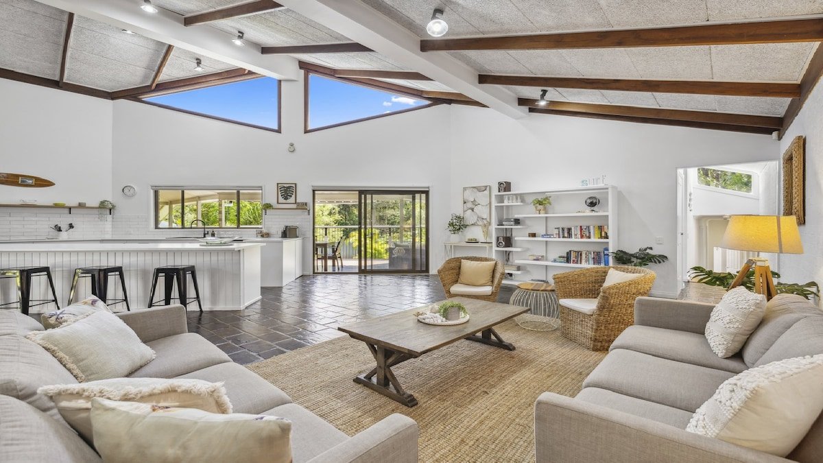 Diggers Beach Surf House – Pool, Pets, Sleeps 10 gallery image 3