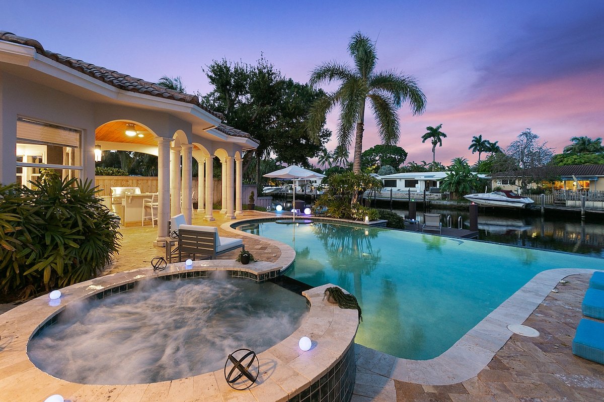 Exceptional 8 Adults4 Kids Waterfront/Pool/Hot Tub gallery image 2
