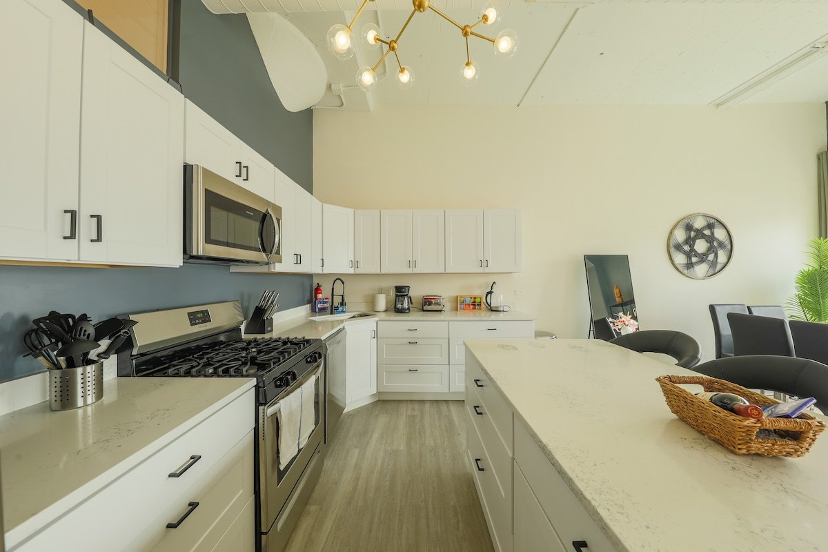 Spacious 6BR South Loop Suite Near McCormick Place gallery image 4