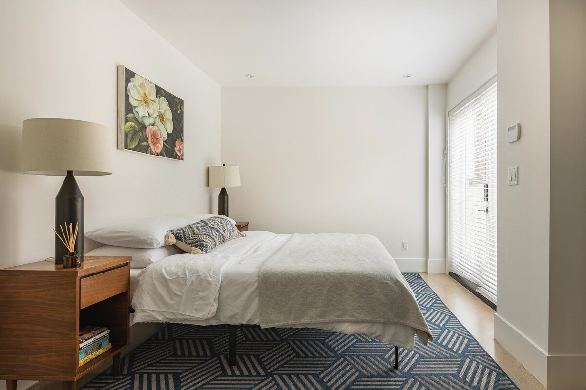 Modern + Stylish 3BR 2BA in Trendy Mt Pleasant gallery image 3