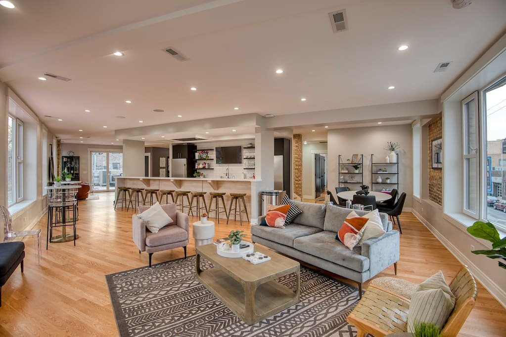 The Waveland Room 4 Bed/4bath Private Roof-Deck! gallery image 2