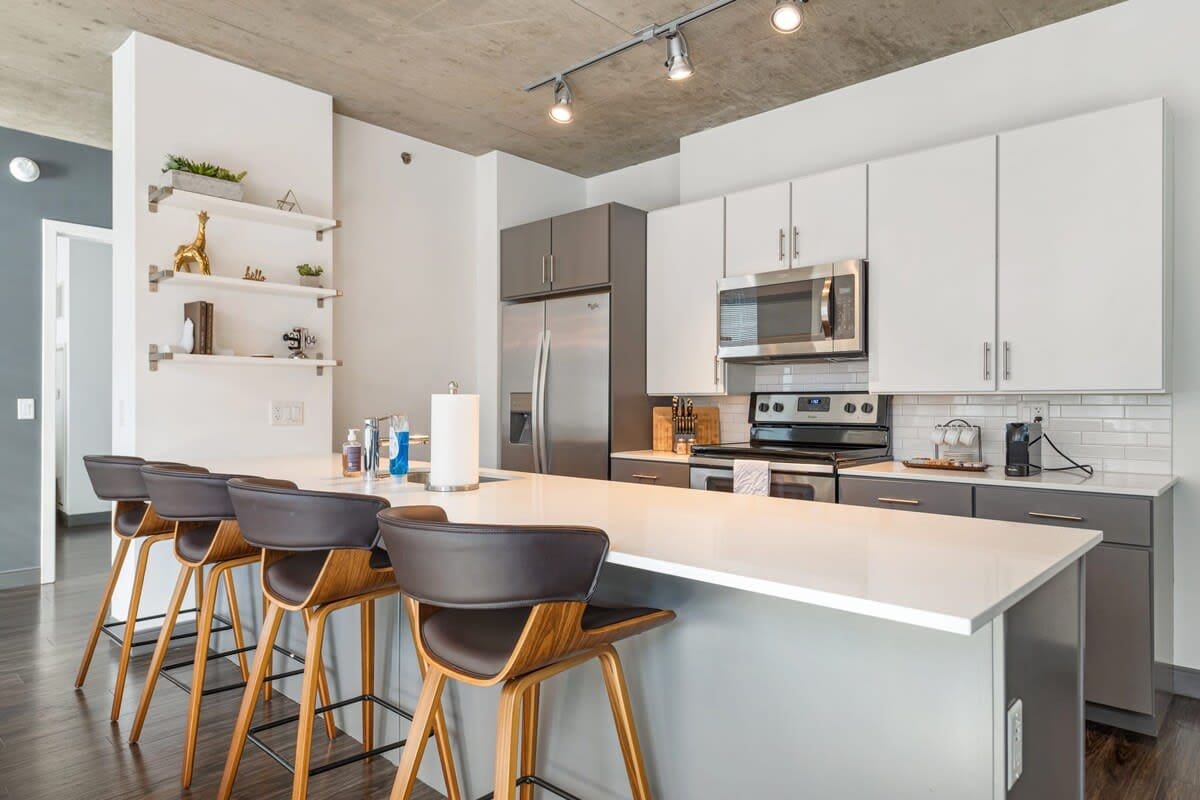 3 Central Apartments Ideal for Groups gallery image 3