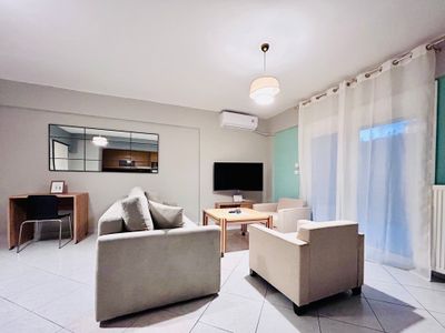 ITHACA: Πολυτελές διαμέρισμα 3ου με θέα.