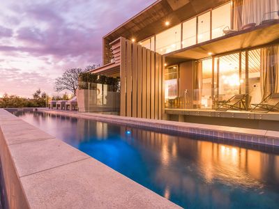 Argyle Villa with heated pool, gym & German TV