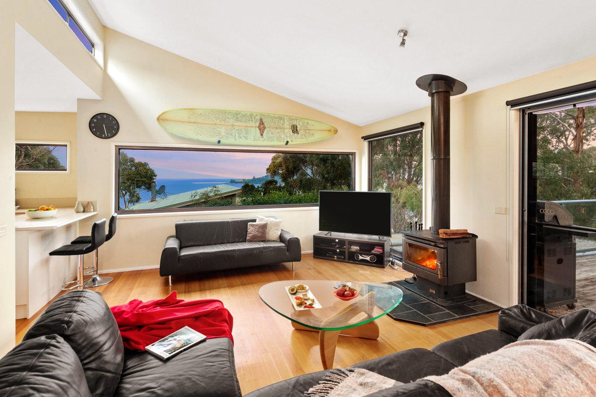 La Casa del Mar beach house with Lorne bay views