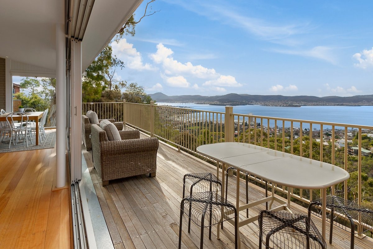 Spectacular Views – 5 Bedroom – Free Parking gallery image 5