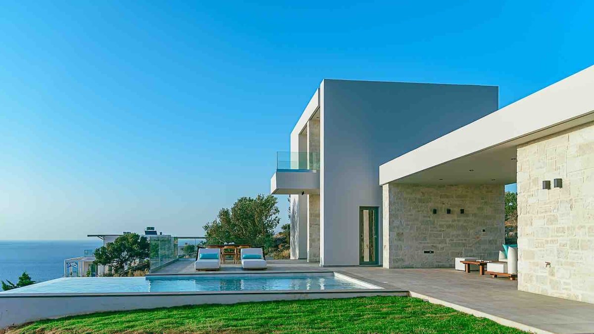 PhantΩm Villas, Villa Hero (heated pool) gallery image 4