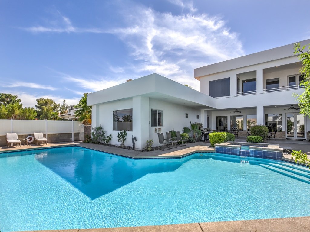 Modern 7000sf VILLA, Basketball/Tennis Court gallery image 2