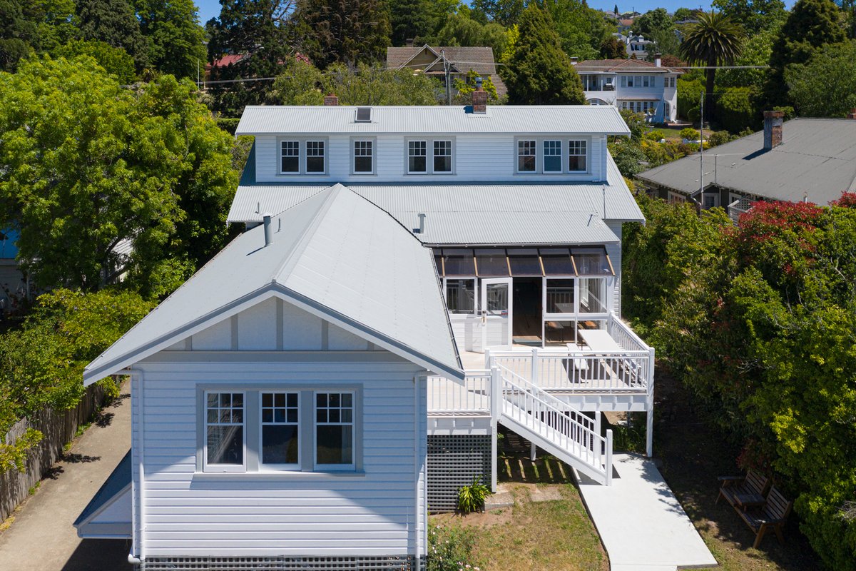 Well-located Home- inc King Master, 2 Queen Rooms