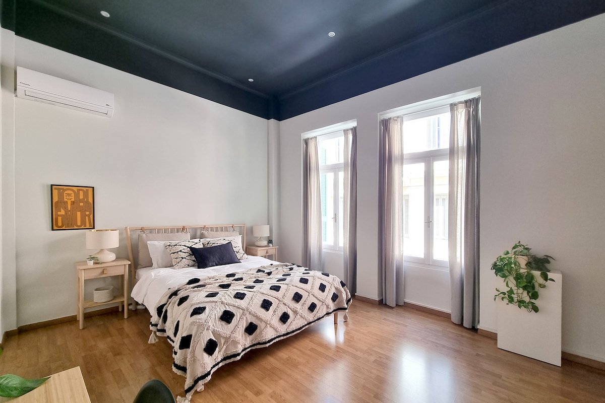 Stylish Neoclassical House in the Heart of Athens gallery image 3