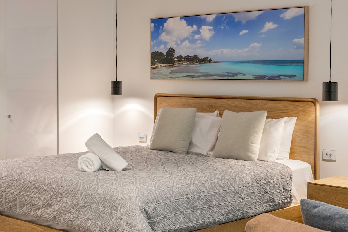 Seascape Luxury Studio Apartment – Luxe Homestays gallery image 4
