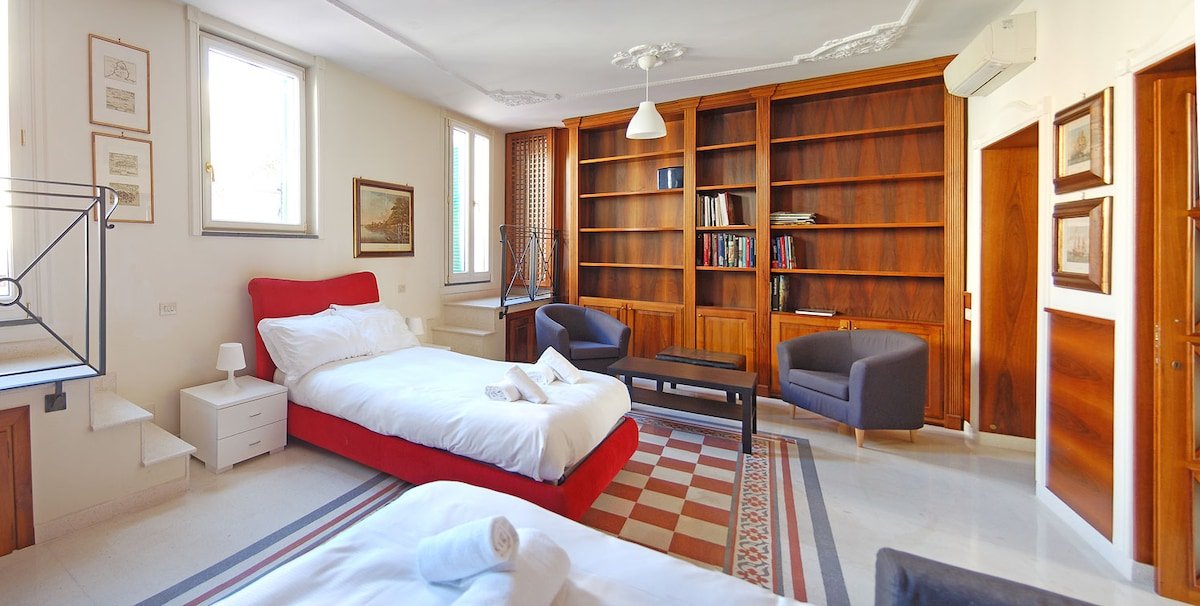 Navona-Campo de’ Fiori Penthouse with 2 balconies gallery image 4