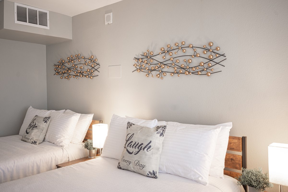 Stay Together on The Strip – 3 Bedroom Condo