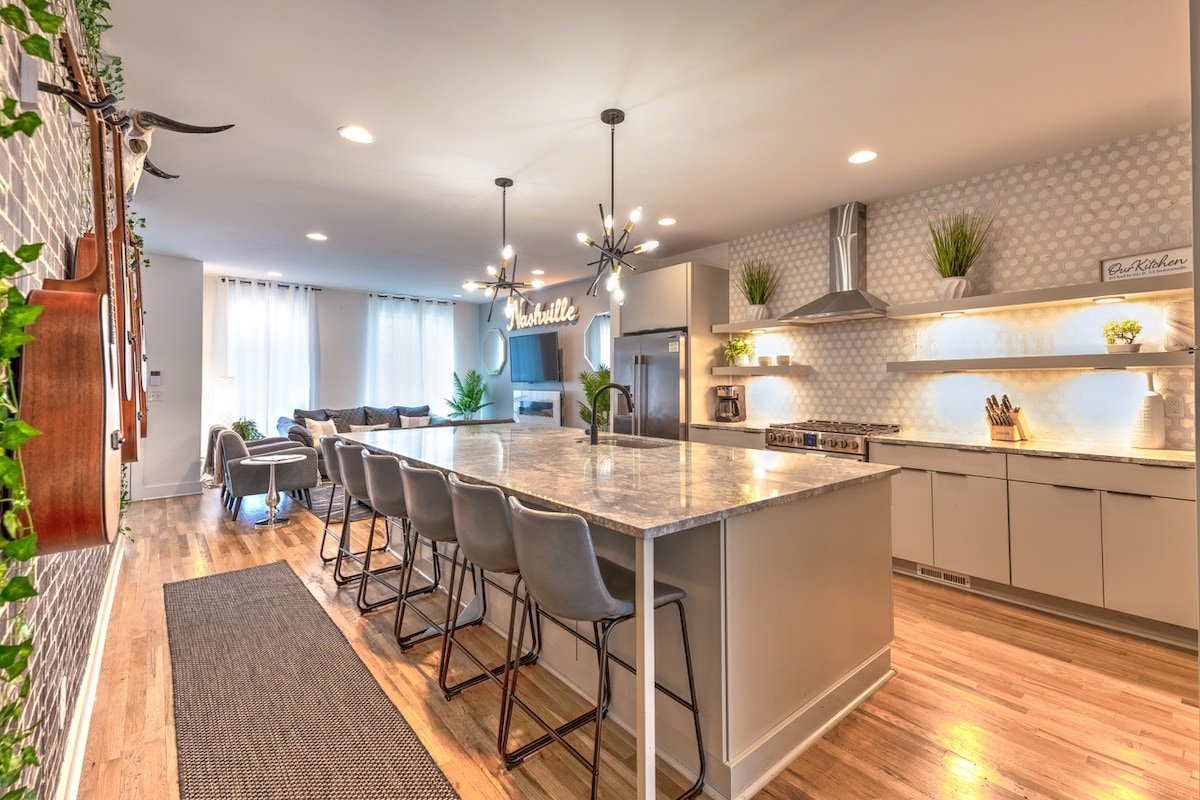 360° DT views, 8min to Broadway, 5min to Gulch☆NEW gallery image 3