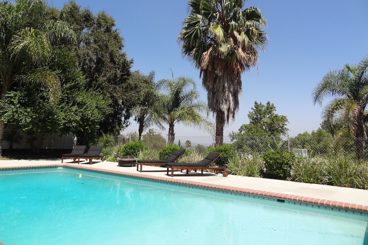 Privacy, Pool, Nature & Lush Valley View in LA ! gallery image 3