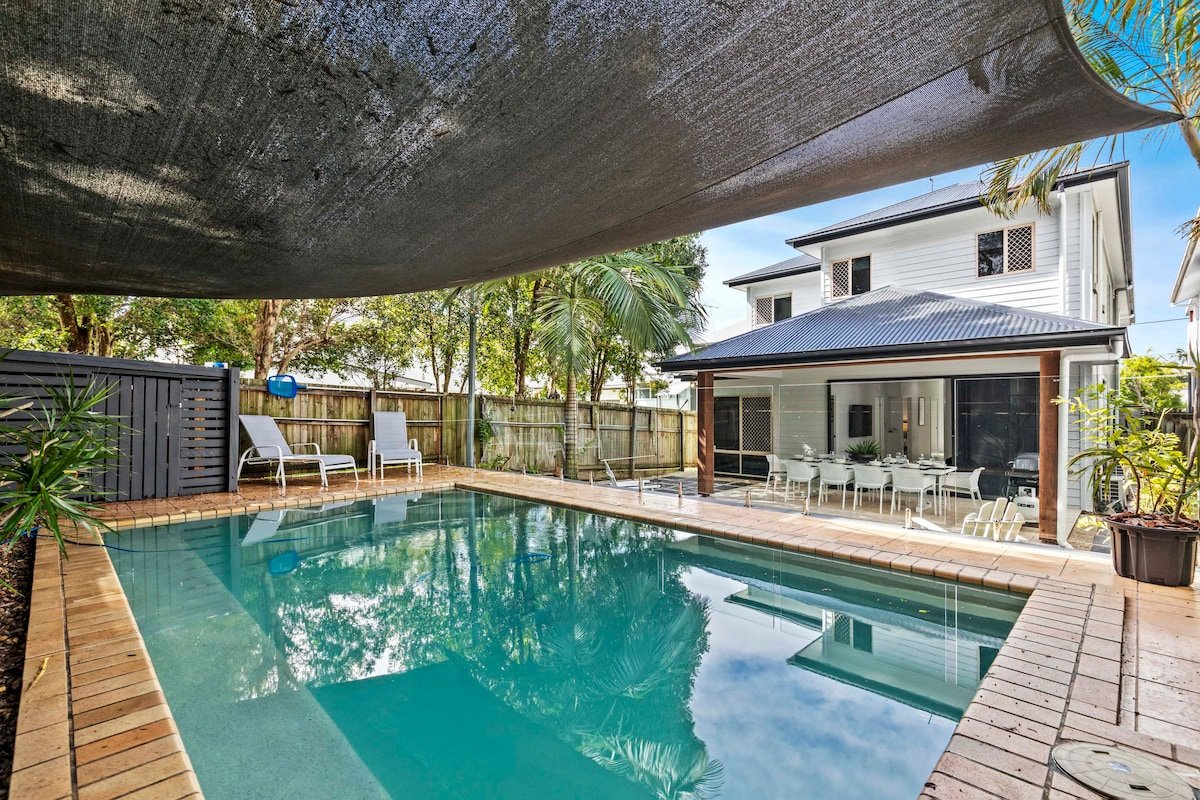 Manly Oasis 5BR – 3 King Beds, Pool, BBQ gallery image 3