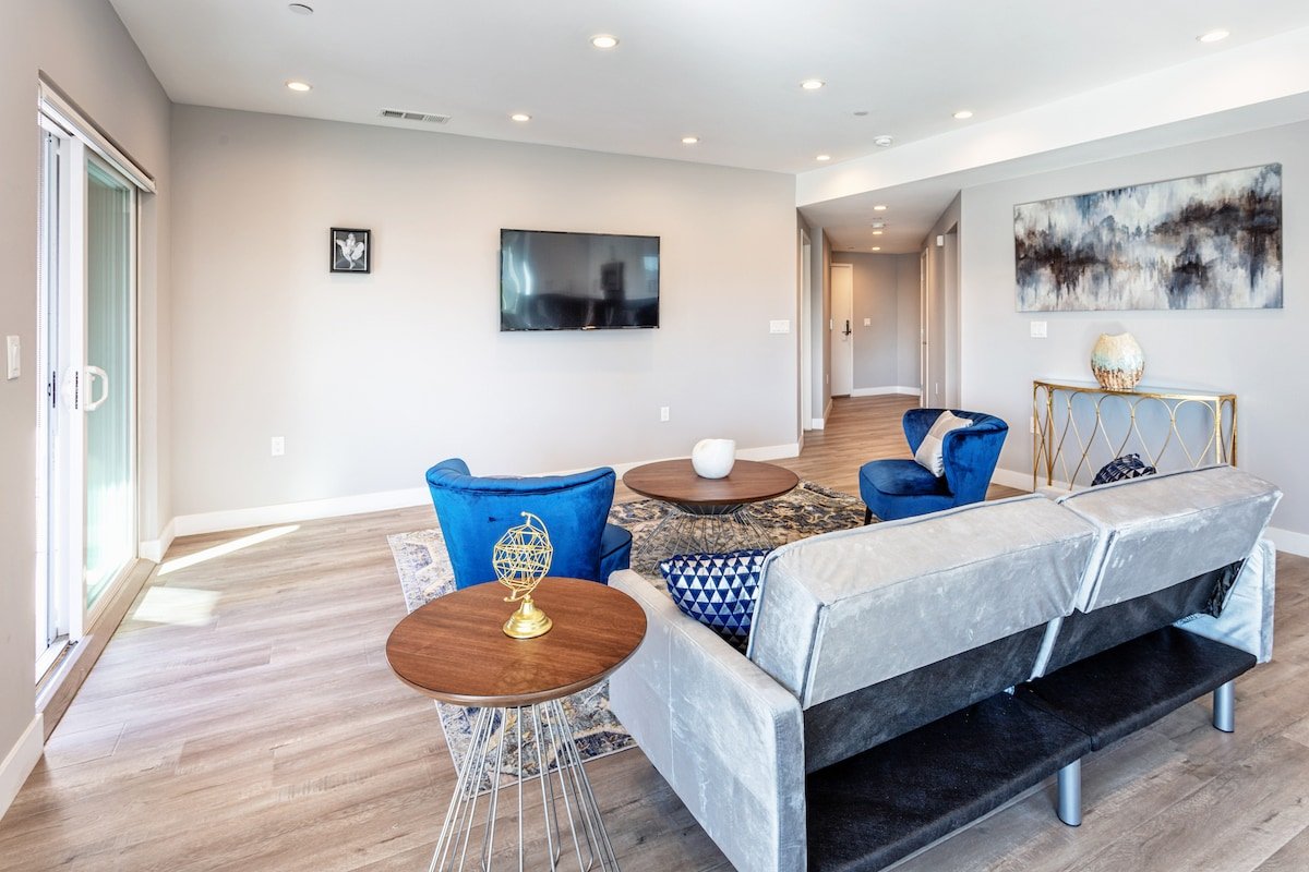 Fantastic 2BR Condo – 99WalkScore gallery image 5