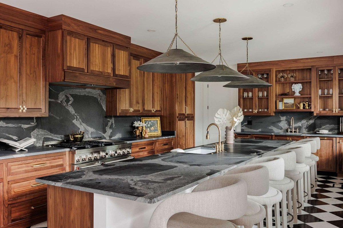 Luxurious 9BR Inn | Heated Pool & Spa gallery image 4