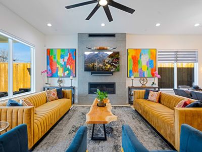 Oak Lawn Prestige! Pool, Spa & Private Concierge