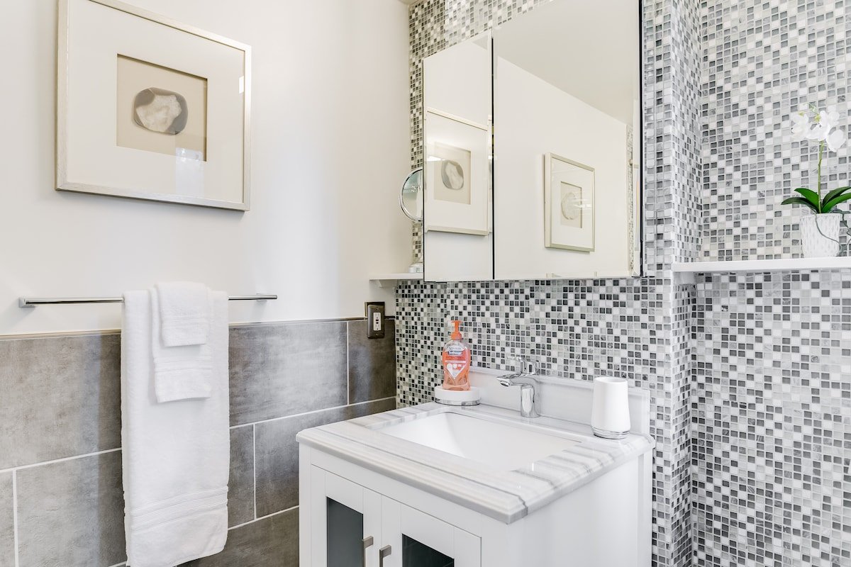 The Shiloh – Hollywood Hills Modern Architectural Star gallery image 4