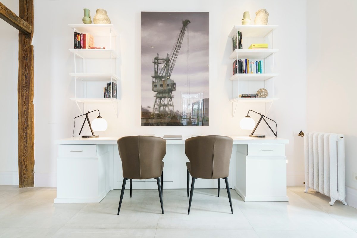 Homeclub | Elegant Apartment in Justice District gallery image 4