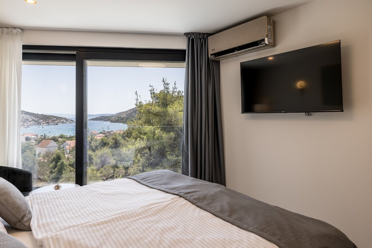 Mar Escape Villa With Pool and Seaview Croatia gallery image 2