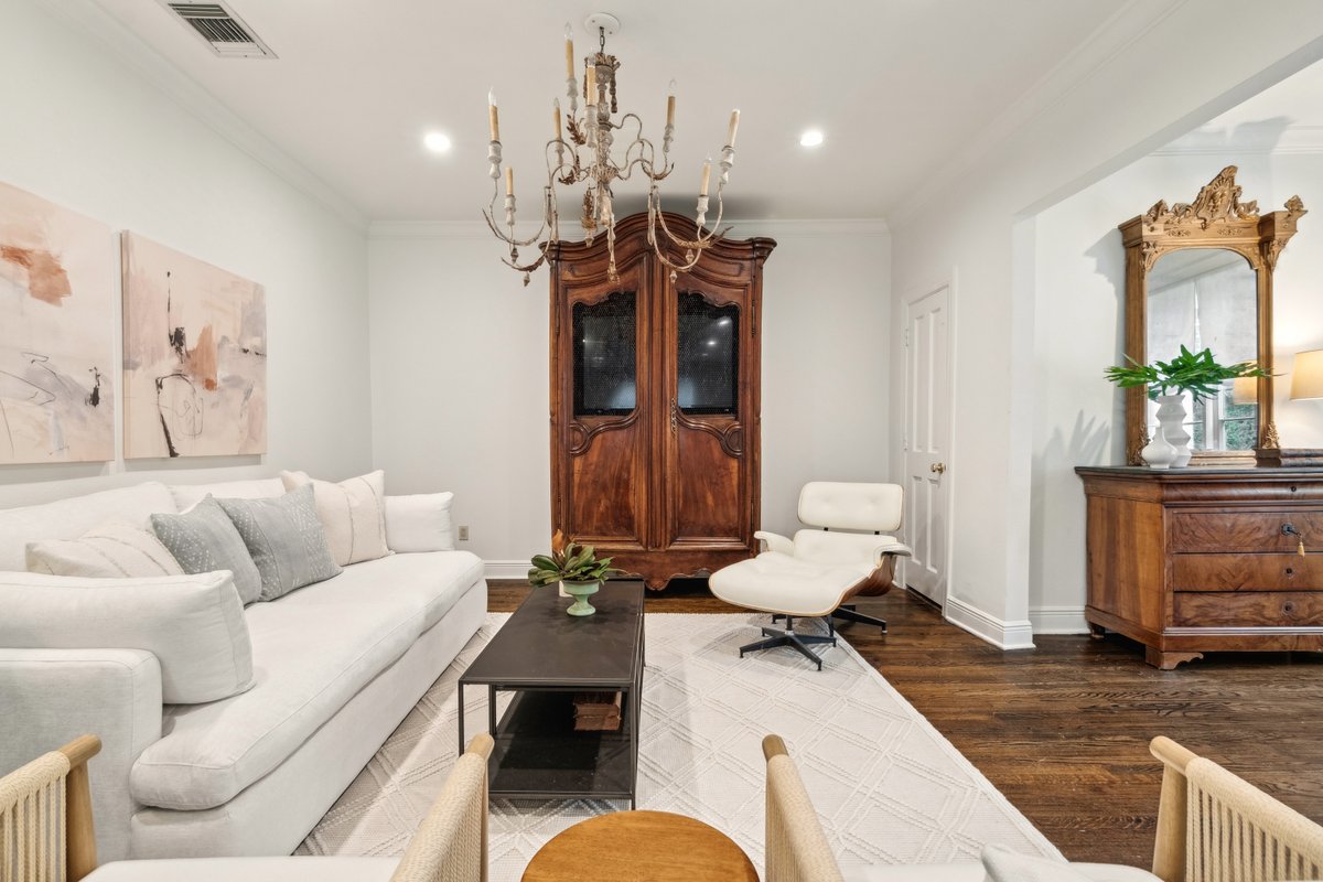 Charming 3-Bedroom French Retreat with Pool